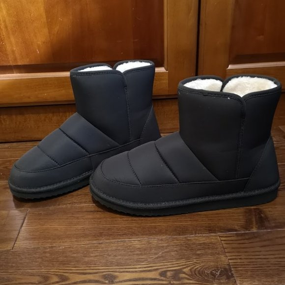 Old Navy Faux Fur-Lined Quilted Shell Boots - Picture 3 of 5